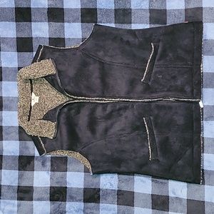 Woolrich. Faux-suede Full-zip vest. Poly-blend Liner. Women's size XL.